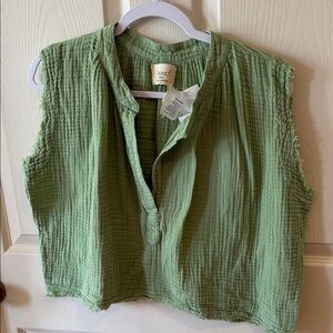 9 Seed Green Textured Cotton Sleeveless Top Sz M/L.  NWT. Box20